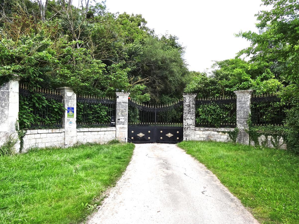 Tournon-Saint-Pierre Chateau Les Vallees المظهر الخارجي الصورة