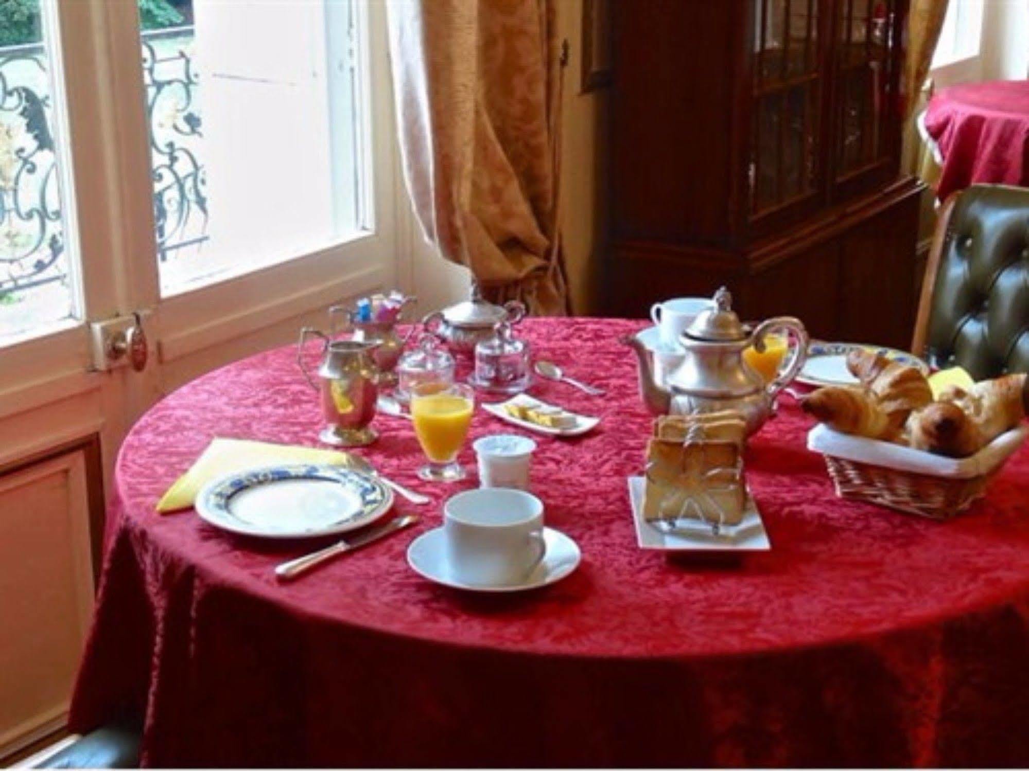 Tournon-Saint-Pierre Chateau Les Vallees المظهر الخارجي الصورة